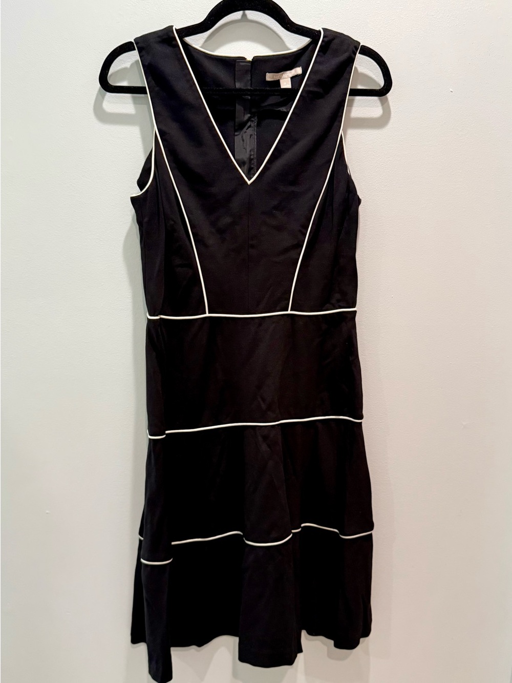 Banana Republic Black & White Piping Fit & Flare Dress Size 8 Sleeveless V-Neck
